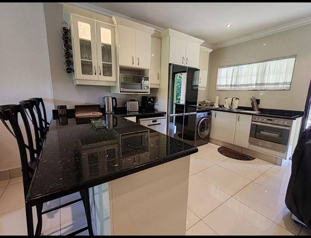 2 BEDROOM APARTMENT FOR SALE IN RENNIES BEACH